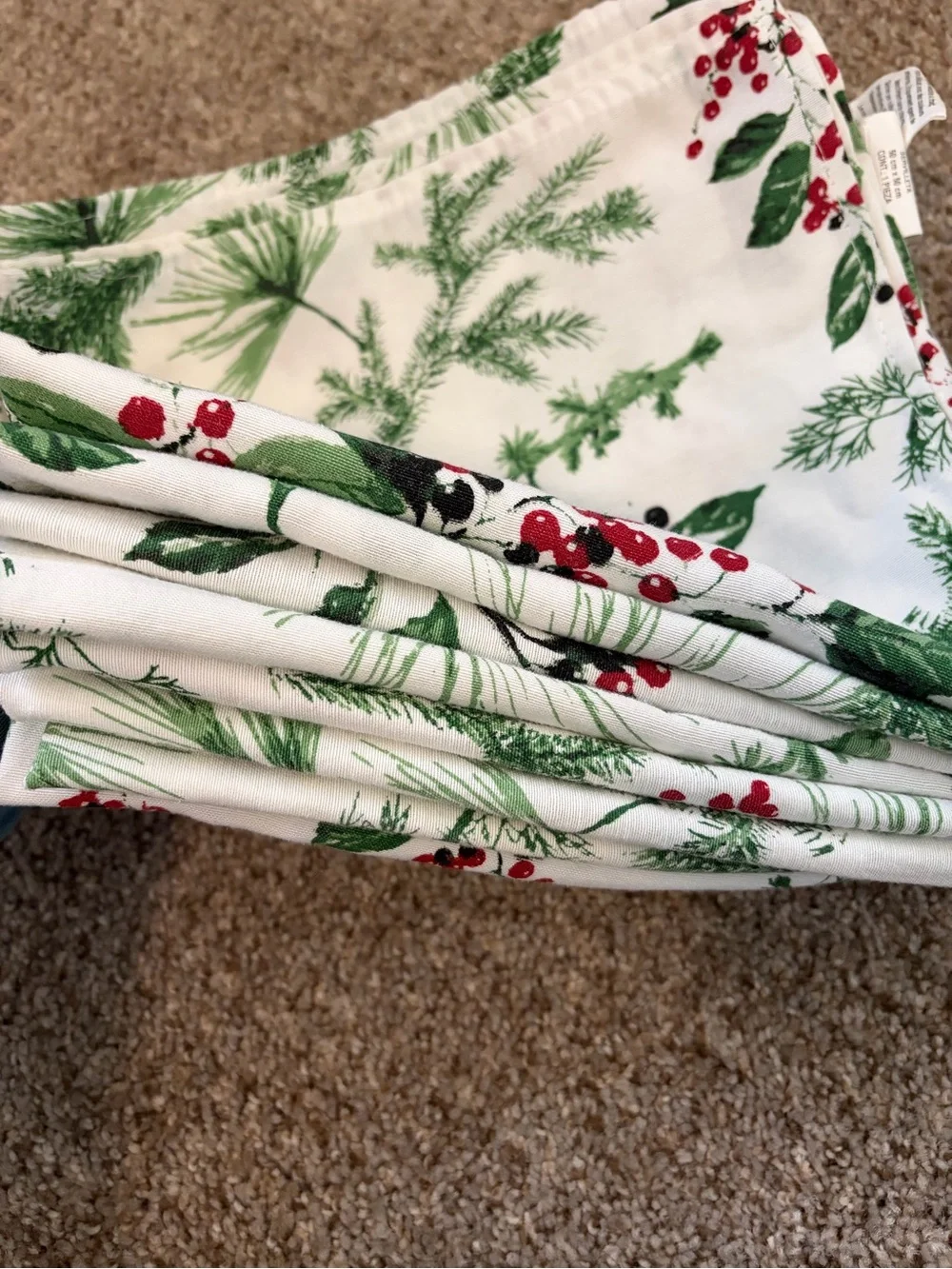 Holiday Pine & Berry Print placemat - White/Green/Red bundle